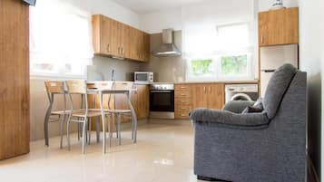 Departamento, 2 habitaciones, vista al jardín | Interior