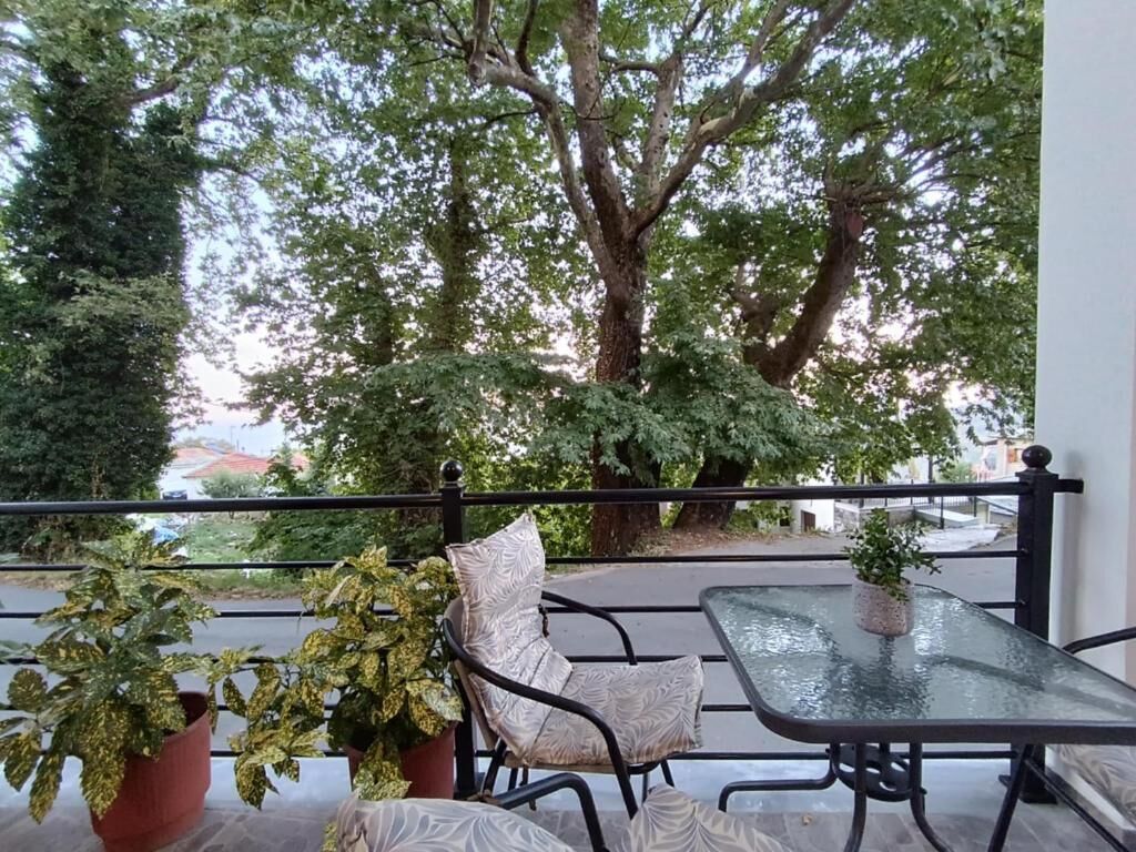 Apartment | Outdoor dining