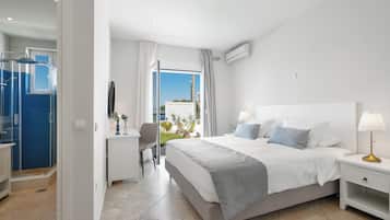 Deluxe-villa - havudsigt | Pengeskab på værelset, skrivebord, arbejdsområde til bærbare computere