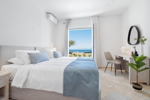 Deluxe Villa, Deniz Manzaralı | Odada kasa, masa, dizüstü bilgisayar çalışma alanı, ses yalıtımı 