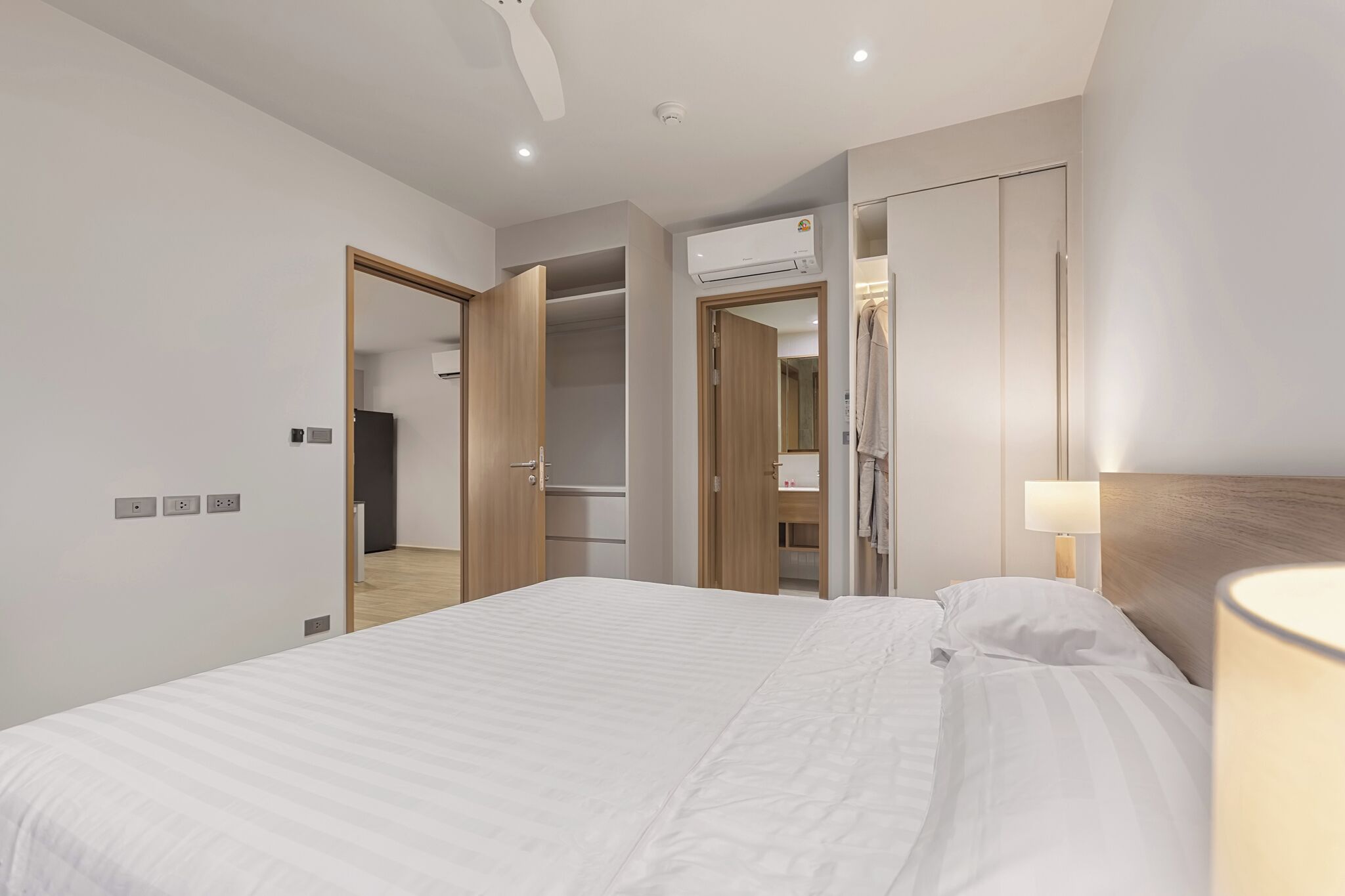 Safe på rommet, strykejern/-brett og wi-fi (inkludert)