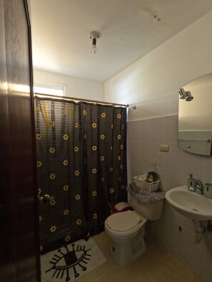 Bathroom - Charming 2-bedroom Apartment With Stunning Views in Santiago (Santiago de los Caballeros)