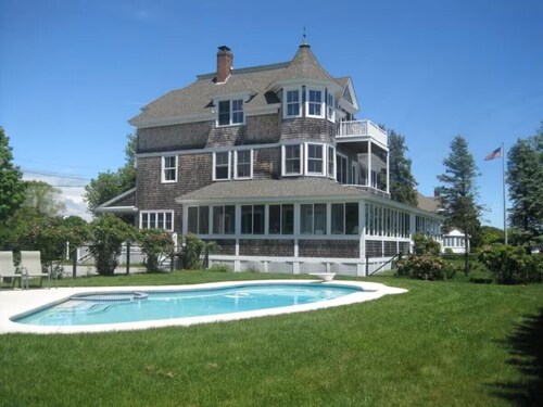 Stunning Historic Waterfront Resort with pool