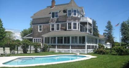 Stunning Historic Waterfront Resort with pool