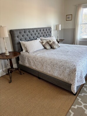 5 bedrooms, iron/ironing board, internet, bed sheets