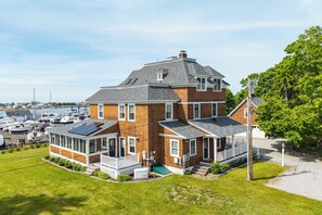 Exterior - Stunning Historic Waterfront Mansion with pool (Clinton)