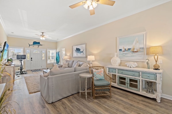 Smart TV - Private House, pet friendly, 0.3 miles from beach + Free Attraction Tickets! (North Myrtle Beach)