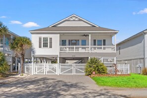 Exterior - Private House, pet friendly, 0.3 miles from beach + Free Attraction Tickets! (North Myrtle Beach)