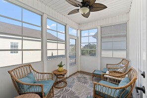 Terrace/patio - Private House, pet friendly, 0.3 miles from beach + Free Attraction Tickets! (North Myrtle Beach)