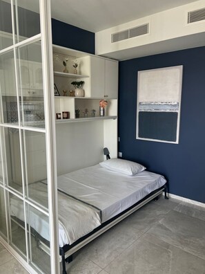 Desk, iron/ironing board, WiFi, bed sheets - Official Mercury Suites | Premium 2BR Living w/AC (St. Julian`s)