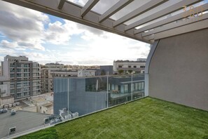 Property grounds - Official Mercury Suites | Premium 2BR Living w/AC (St. Julian`s)