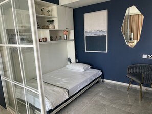 Bureau, fer et planche à repasser, Wi-Fi, draps fournis