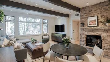 Televisión, chimenea, estéreo, oficina