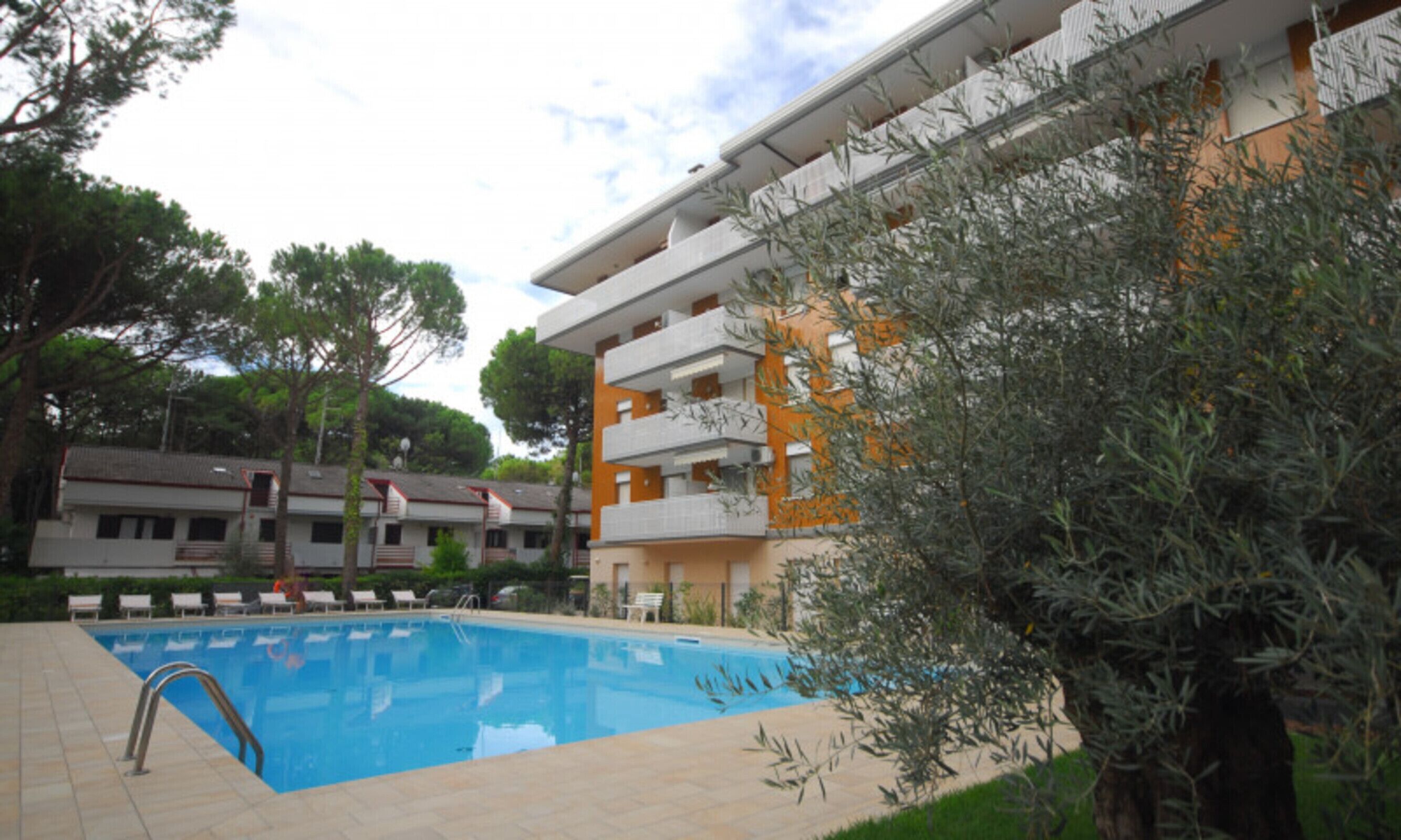 Apartamento, 1 habitación, terraza, vistas al jardín | Piscina | Una piscina al aire libre