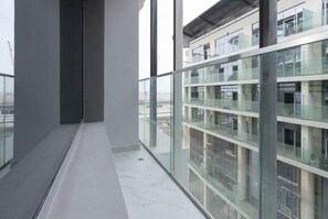 Apartment, Balcony | Interior - Bloomfields Spacious STU in Oasis Ma (Abu Dhabi)