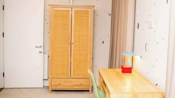 Apartment, 3 Bedrooms, Accessible, Smoking | Interior