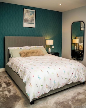 Apartment, 3 Bedrooms, Accessible, Smoking - Luxurious 3-bedroom Apartment With Private Indoor Pool in London (London)