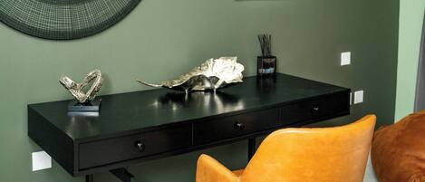 Apartment, 3 Bedrooms, Accessible, Smoking | Living room