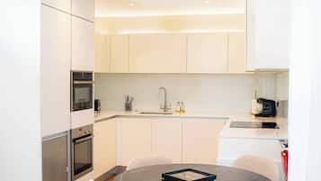 Apartment, 3 Bedrooms, Accessible, Smoking | Interior