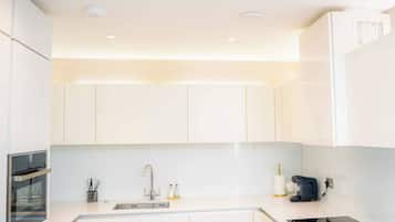 Apartment, 3 Bedrooms, Accessible, Smoking | Interior