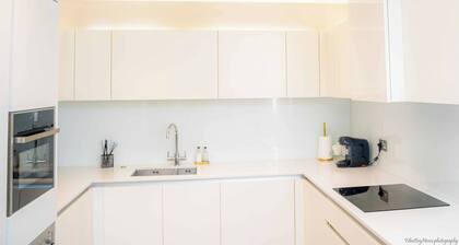 Luxurious 3-bedroom Apartment With Private Indoor Pool in London