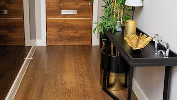 Apartment, 3 Bedrooms, Accessible, Smoking | Interior