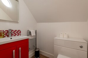 Shower, hair dryer, towels, soap - Harbour View | Anstruther (Anstruther)