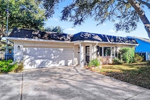 Exterior - Cozy Lakefront Retreat Near Gulf Beaches & Dining (St. Petersburg)