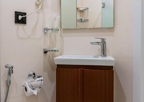Ducha, artículos de higiene personal gratuitos y secador de pelo