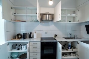 Horno, placa de cocina y lavavajillas