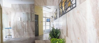 2-bedroom Apt Only 500m From the Beach Nos0201