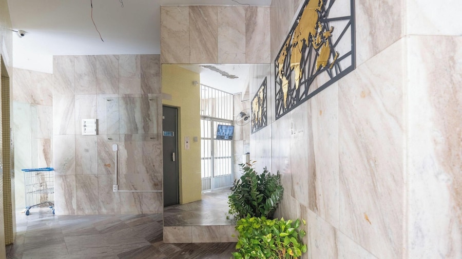 2-bedroom Apt Only 500m From the Beach Nos0201