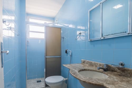 Basic Apartment | Bathroom | Shower