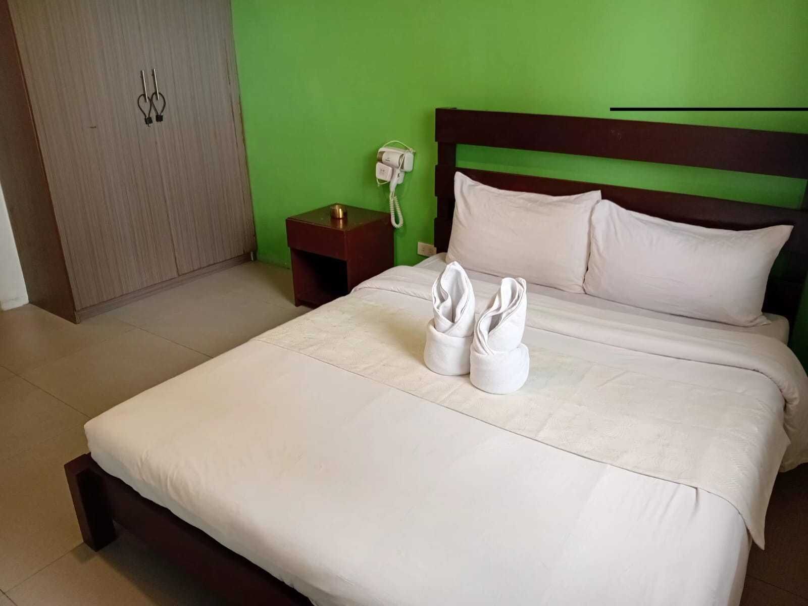 デラックス ダブルルーム | WiFi (無料)、ベッドシーツ