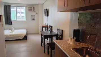 Free WiFi, bed sheets