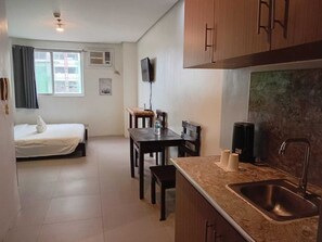 WiFi (無料)、ベッドシーツ