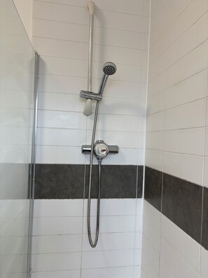 Handtücher, Seife, Toilettenpapier