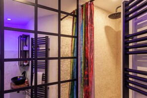 Jetted tub, hair dryer, towels, soap - Private building in Vierzon • 4 apartments - Spa - For up to 10 people (Vierzon)