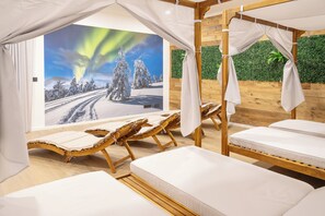 A room with a bed, a bench, and a view of the aurora borealis. - MyWinkl-Design-Ferienwohnungen  (Reit im Winkl)