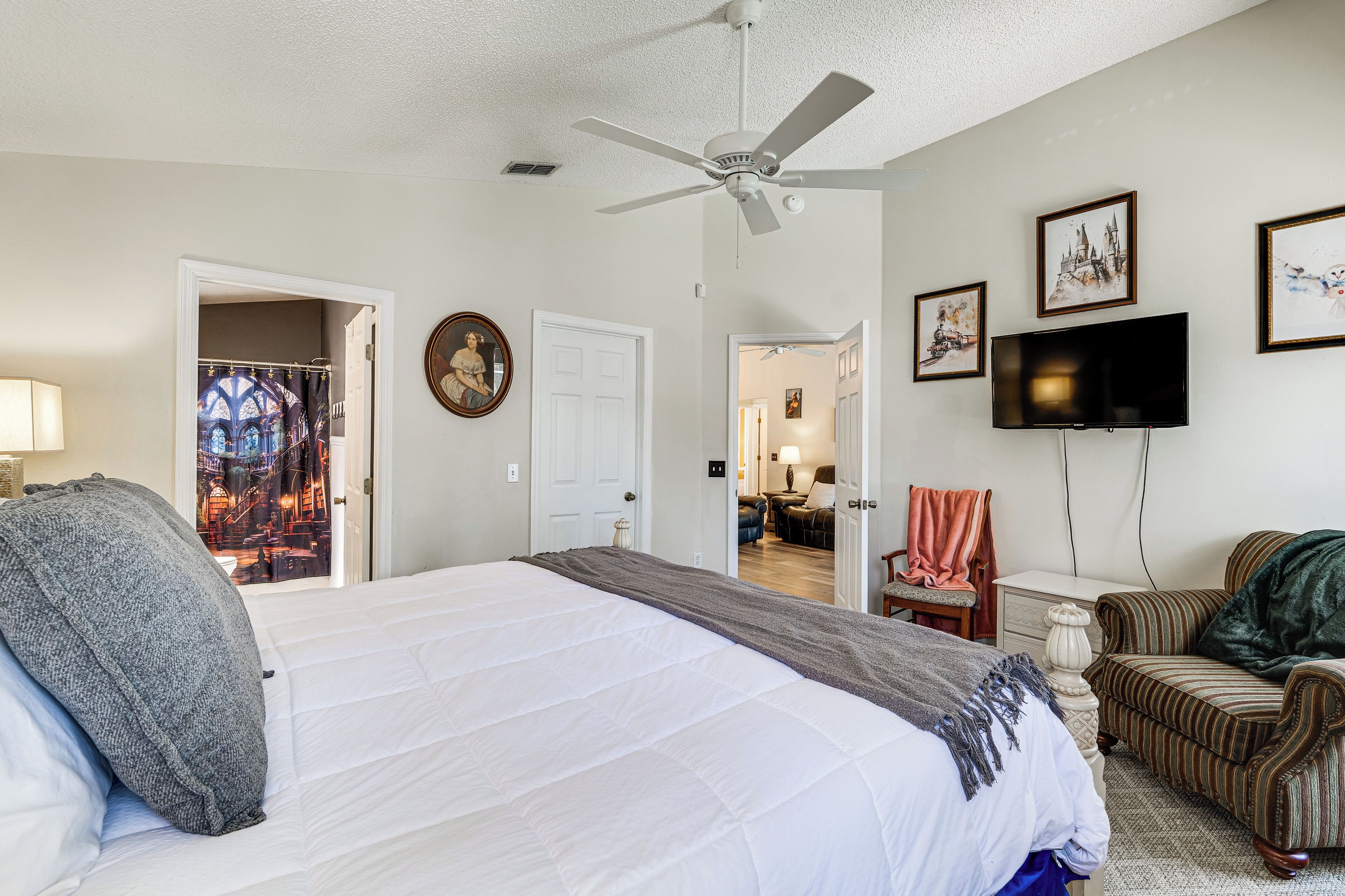 House (5 Bedrooms) | Interior