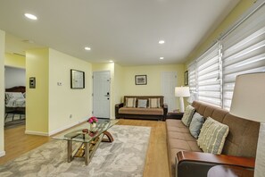 Interior - Walk to Park & Public Transit: Jersey City Apt (Jersey City)