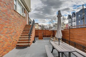 Interior - Walk to Park & Public Transit: Jersey City Apt (Jersey City)