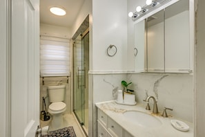 Interior - Walk to Park & Public Transit: Jersey City Apt (Jersey City)