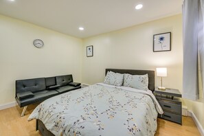 Interior - Stay & Play in Jersey City! Walk to Path & Park (Jersey City)
