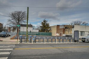 Interior - 6 Mi to Lower Manhattan: Apt w/ Shared Patio! (Jersey City)