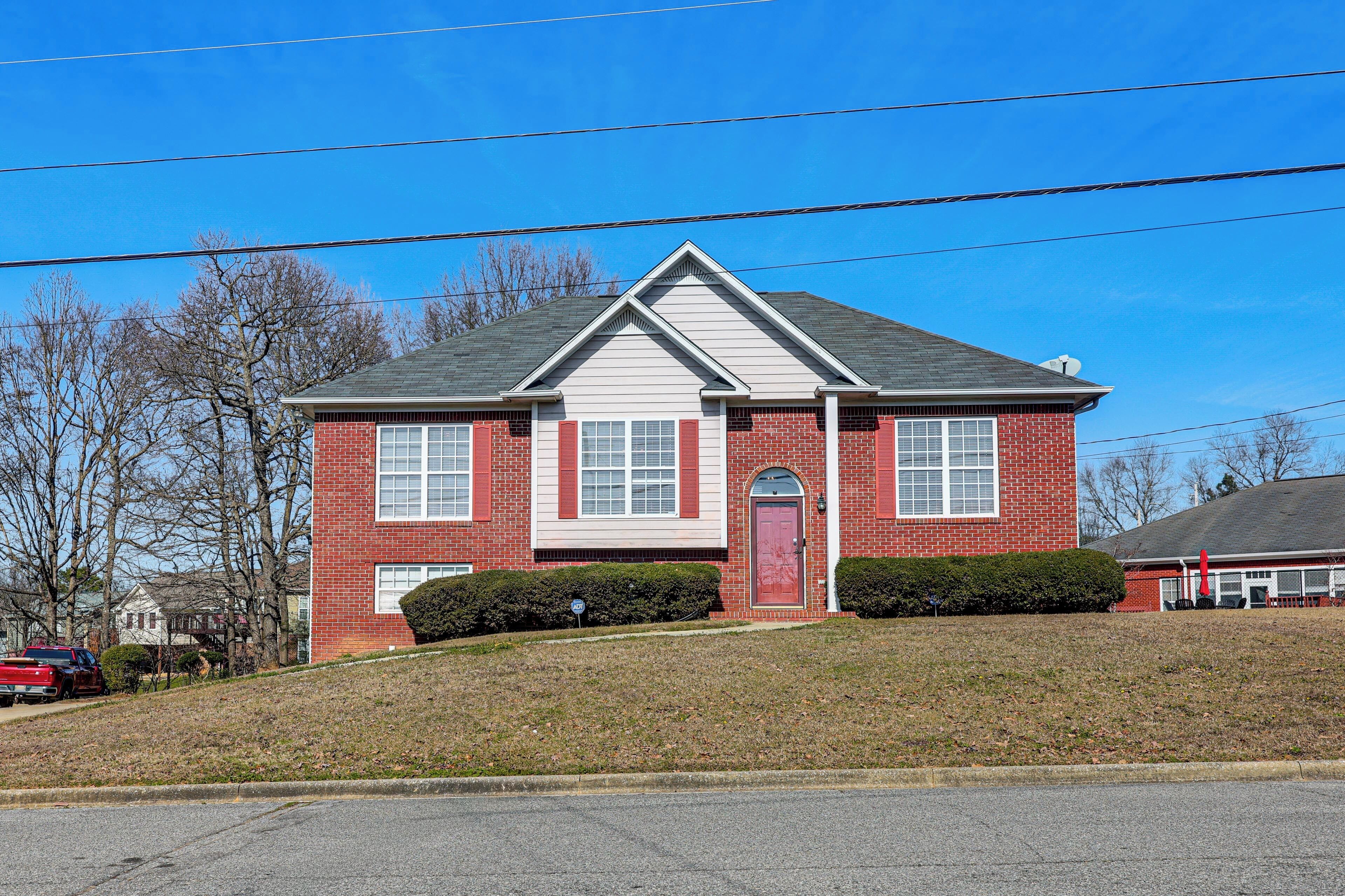 House (4 Bedrooms) | Front of property