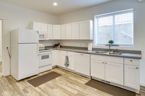 Apartment (1 Bedroom) | Interior - Stunning Peak Views Near Utah Lake! Cozy Getaway (Orem)