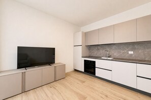 Microwave, dishwasher