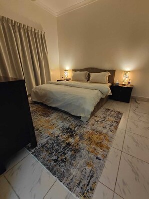 3 bedrooms, desk, iron/ironing board, WiFi - Delightful 3-Bedroom Family Apartment with Garden View opposite to Safiya Garden (Sharjah)