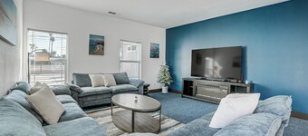 Fully Updated! Prime Riverside Spot Near Dtwn